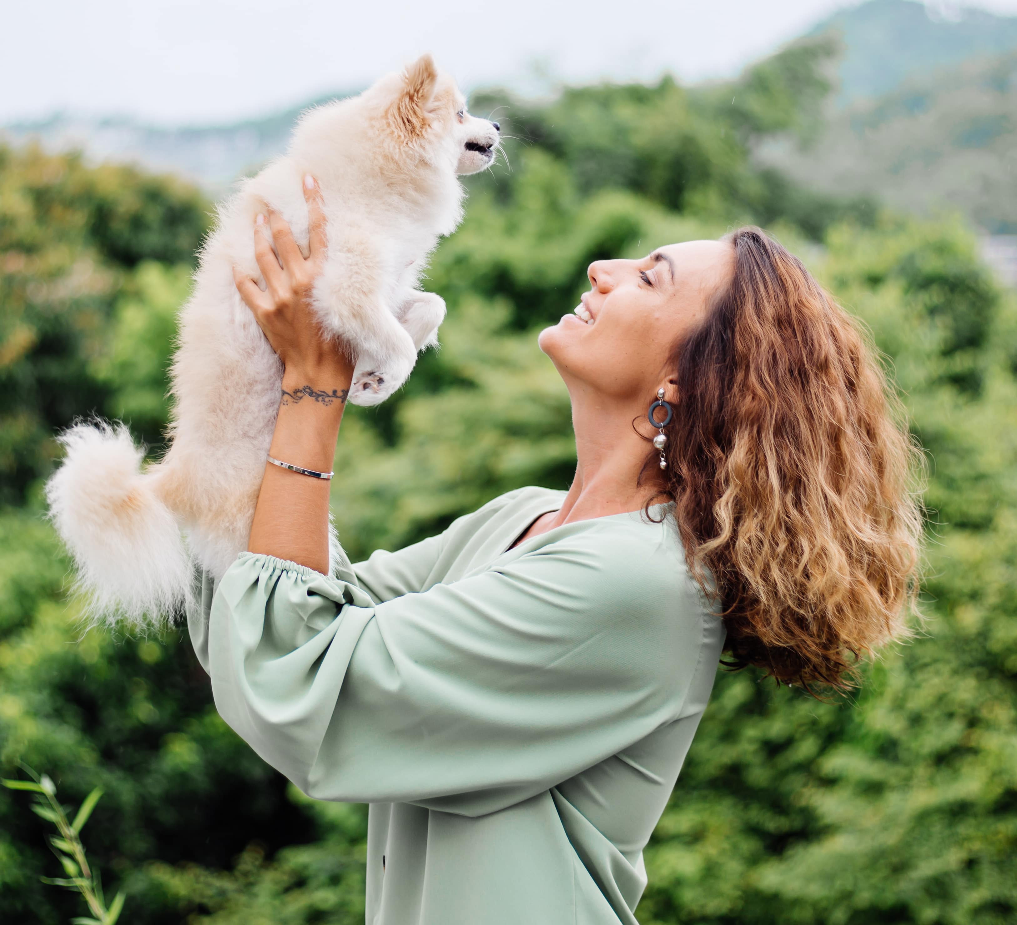 Mobile - smart pet fountain in use